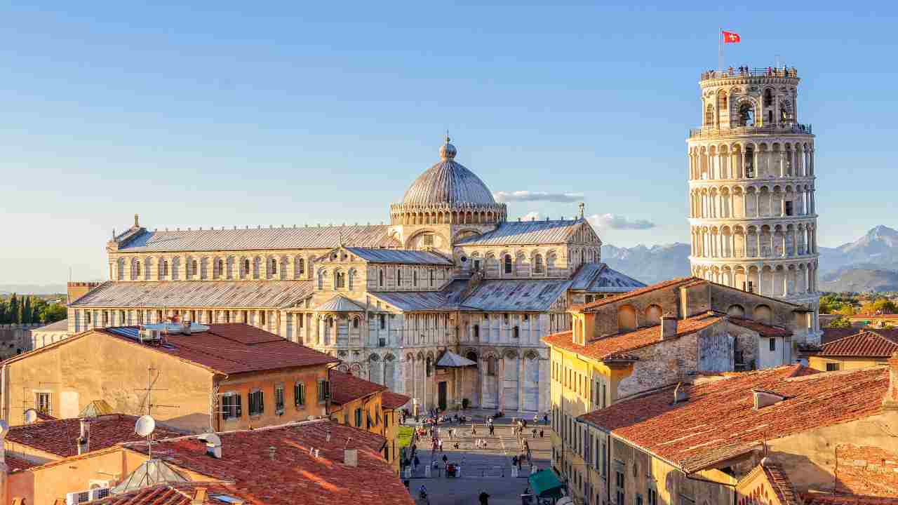 Pisa piazza dei miracoli