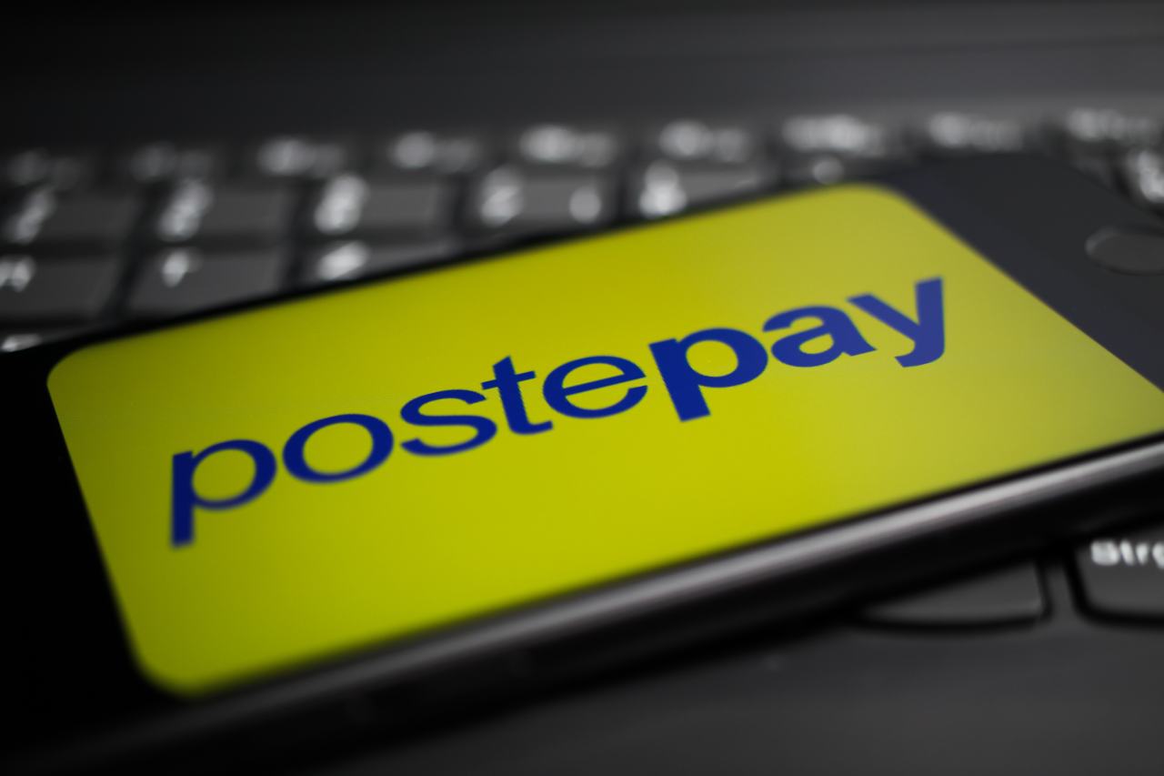 PostePay: la differenza tra PostePay standard, PostePay Evolution, PostePay Evolutin Business e PostePay Connect. Cosa cambia