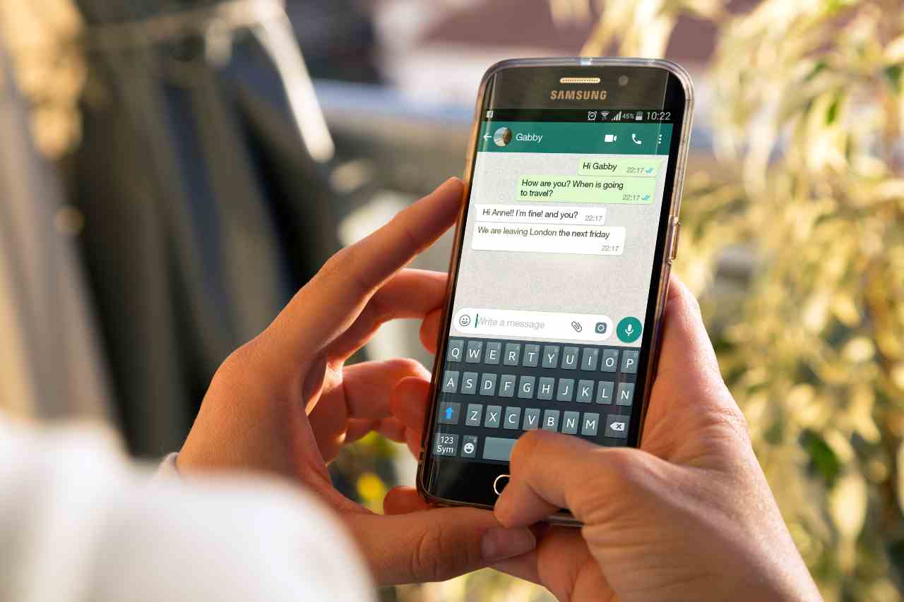 Nuova modalità di Whatsapp: non sarà possibile inoltrare e salvare screenshot, foto video e messaggi.