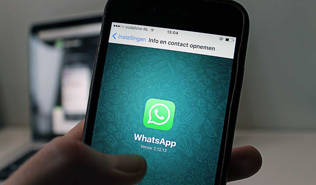 come scoprire chi ti spia su WhatsApp